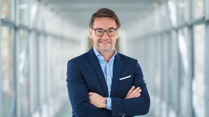 Roland Auer Steps Down as CEO of Schattdecor