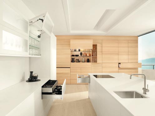 Blum apoya las actuales tendencias de diseño con innovadoras soluciones de herrajes en los tres grupos de productos (compases abatibles, bisagras y extracciones). Foto: Blum