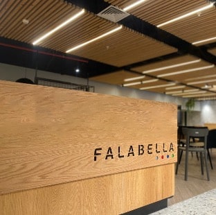 Fitch mejora calificación de Falabella y le devuelve grado de inversión